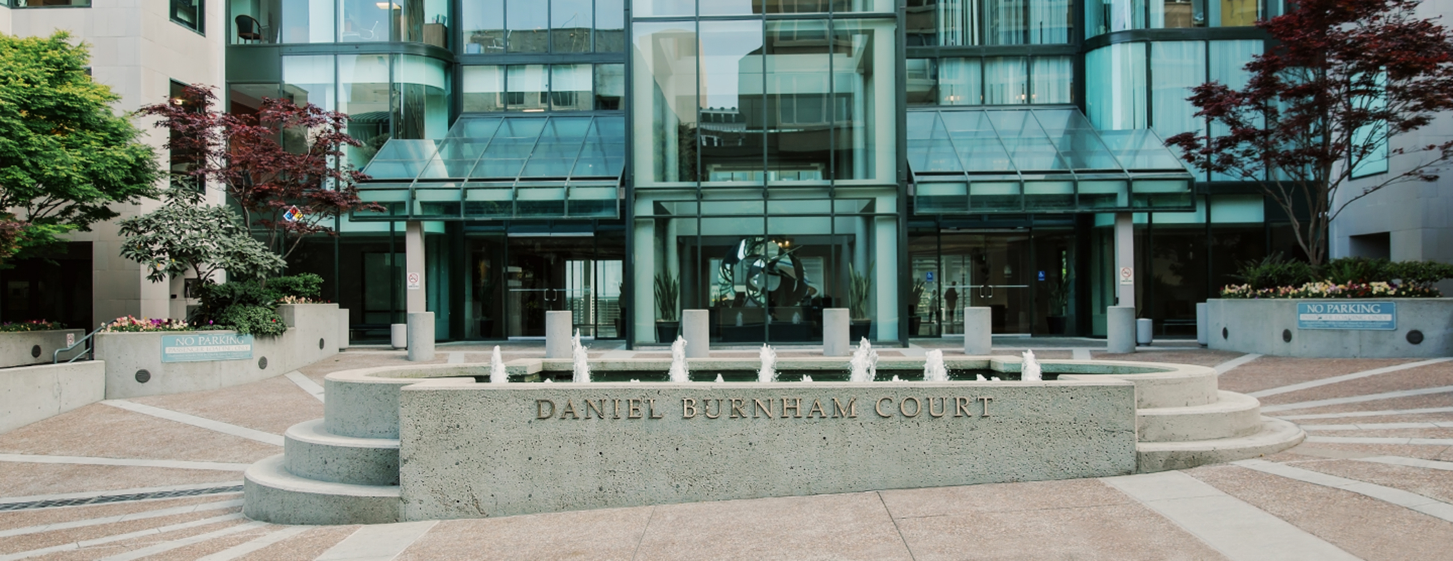 Daniel Burnham Court building entrance